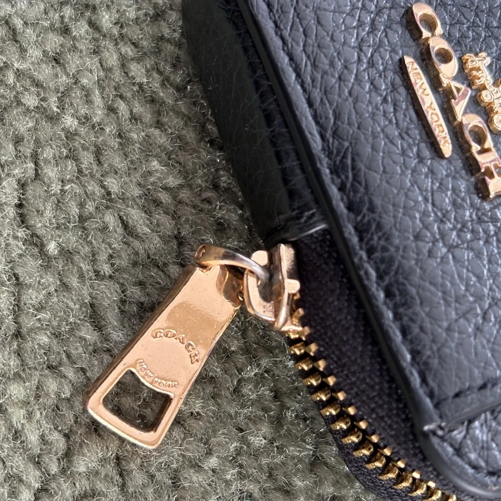 Coach Essential Chain Card Case - Picture 4 of 5